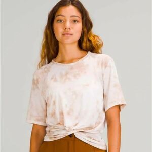 Lululemon Crescent Tee Twist Hem Diamond‎ Dye Light Ivory Sahara Tie Dye Size 10